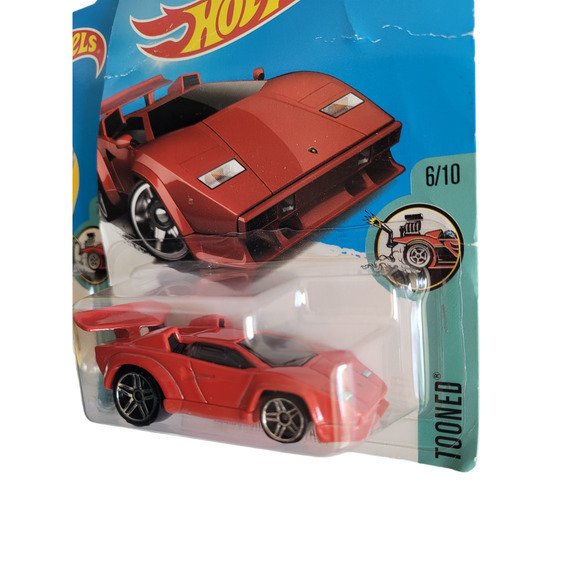 Hot Wheels 2017 Lamborghini Countach Tooned and Hot Wheels Volkswagen Beetle - Picture 10 of 12